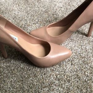 EUC Steve Madden nude heels